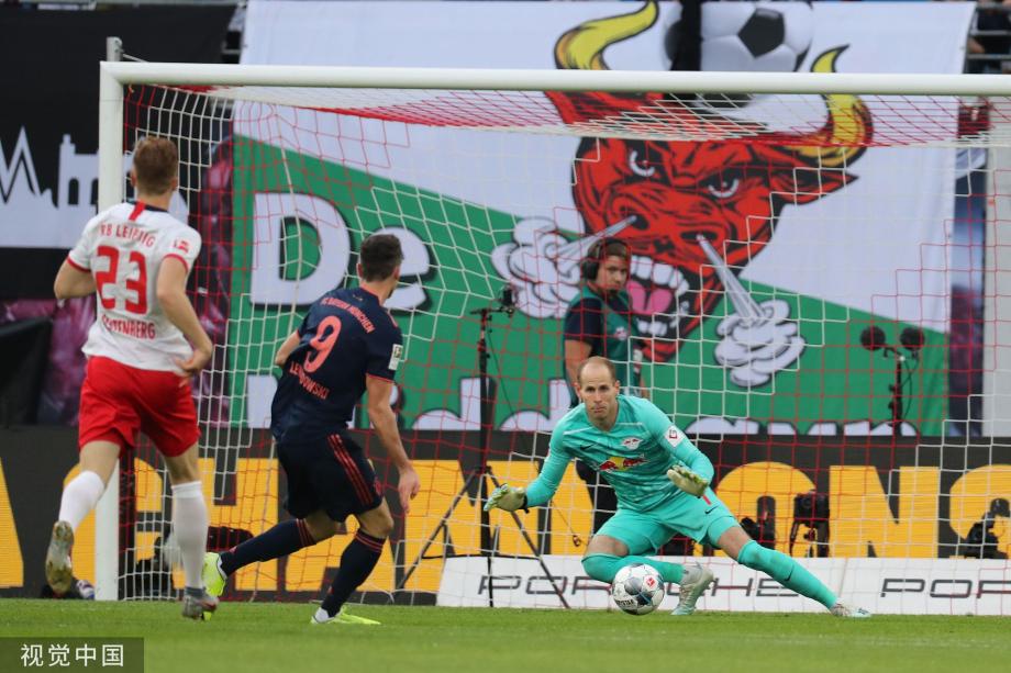 [图]德甲-莱万闪击进球新援送点球大礼 拜仁1-1平