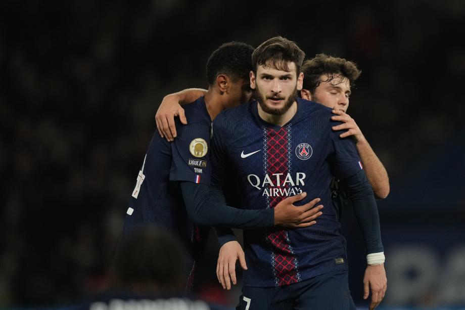 [图]法甲-K77双响马尤卢传射 巴黎5-0雷恩距榜首1分