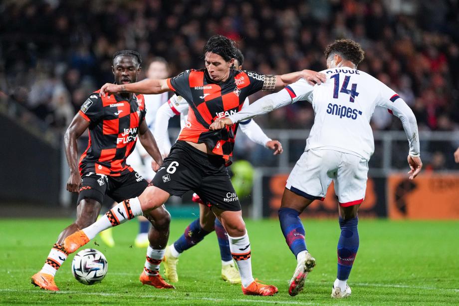 [图]法甲-门德斯破门杜埃伤退 巴黎1-1洛里昂领跑